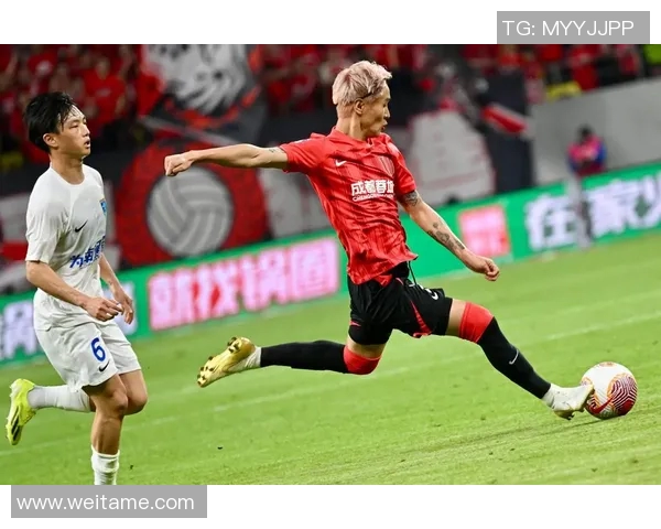 足球明星与啤酒的完美结合高清图片展现球场激情与畅快饮酒体验 足球明星与啤酒的完美结合高清图片展现球场激情与畅快饮酒体验